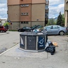 Komunalni servis zbog dugovanja i šutnje nadležnih u Zenici ne istresa javne kante za smeće