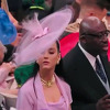 Snimak Katy Perry dok zbunjeno "luta" crkvom prije krunisanja kralja Charlesa je hit na mrežama