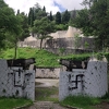 Partizansko groblje u Mostaru ponovno oskvrnavljeno:  Iscrtani nacistički simboli
