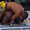 UFC ima novu zvijezdu: Pogledajte kako je "brazilski Habib" ugušio najjačeg udarača svijeta