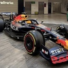 Bolid Formule 1 se pojavio u Tuzli, oduševljeni građani se fotografišu pored njega