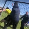 Skandalozan video iz Srbije: Trener pretukao sudiju pred očima djece, intervenisala policija