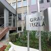 Gradska uprava Tuzle evakuisana zbog dojave o postavljenoj eksplozivnoj napravi