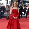 "Inovativan" odabir obuće Jennifer Lawrence za crveni tepih, pokušala ih je sakriti haljinom