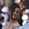 Najseksipilnija žena svijeta u ekscentričnoj haljini na crvenom tepihu: Kao prekrivač za kauč