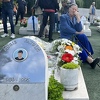 Suze i jecaji prekidaju bolnu tišinu u Aleji mladosti u Tuzli, počelo obilježavanje godišnjice masakra