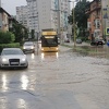 Poplavljene glavne saobraćajnice u Tuzli: Raskrsnica pod vodom, zabilježen i sudar