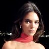 Kendall Jenner iznenadila atraktivnim izdanjem, pozirala s naljepnicama preko grudi
