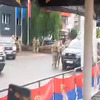 Tokom napada na novinare na Kosovu vojnici KFOR-a su stajali po strani