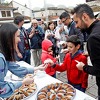 Gradonačelnica Karić na Baščaršiji dijelila baklave: Trg miriše na ljubav, zajedništvo i dobročinstvo