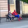 Interesantna scena zabilježena u Novom Sadu: Gdje baš ispred banke?