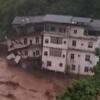 Kina: Zbog poplave se urušila zgrada, spasioci spašavali ljude iz potopljenih automobila