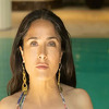 Atraktivno izdanje Salme Hayek u bazenu, glumica istakla svoj dekolte