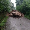 Put koji vodi od sarajevskog naselja Širokača prema Trebeviću blokiran kamenjem i zemljom
