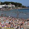 Turisti preplavili plažu Bačvice u Splitu, napravili predah pred još jednu ludu noć na Ultra Europe