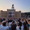 "Ljudski tornjevi" održali performans ispred sarajevske Vijećnice