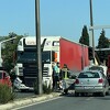 Mostar: Dok su vatrogasci gasili zapaljeni automobil, u suprotnoj traci su se sudarili šleper i auto