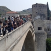 Skokom bez aplauza sa Starog mosta odana počast žrtvama genocida