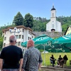 U Srebrenici se održava koncert samo nekoliko sati nakon dženaze žrtvama genocida