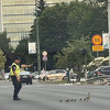 Fotografija koja će vam uljepšati dan: Policajac zaustavio saobraćaj da prođu patka i pačići