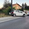 Jedna osoba povrijeđena u sudaru na Stupu: Auto izletio sa saobraćajnice i udario u banderu