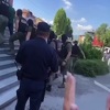 Predložen pritvor za 15 uhapšenih policajaca u Kaknju, građani im aplaudirali pred sudom