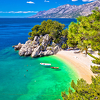 Ova plaža jedna je od najljepših na Makarskoj rivijeri, a svojevremeno je bila na listi top 10 svijeta