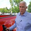 Američki kandidat za predsjednika Mike Pence ismijan zbog videa na kojem "toči gorivo"
