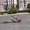 Muškarac u Beogradu pronašao inovativan način da se sunča na rijeci