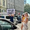 Žene blokirale saobraćajnice u Sarajevu na nekoliko minuta: "Nikad sama niti u jednoj borbi"