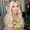 Tori Spelling snimljena tokom izlaska iz bolnice, ima brojne modrice i kreće se uz pomoć kolica