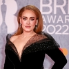 Adele otkrila da se srušila iza bine, saradnik je pronašao kako nepomično leži