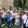 Više stotina nezadovoljnih zdravstvenih radnika protestuje ispred Vlade KS