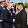Rukovanje od 40 sekundi i velika obećanja: Kako je Putin dočekao Kima