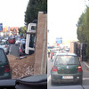 Prevrnuo se kamion na Ilidži, jedna osoba povrijeđena, oštećena dva vozila