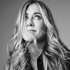 Izazovno izdanje Jennifer Aniston: Za naslovnicu pozirala u bikiniju ogrnuta samo sakoom
