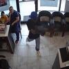 Muškarac pokušao opljačkati kozmetički salon u Atlanti, vlasnik i klijenti ga ignorisali