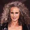 Andie MacDowell prkosi stereotipima ljepote: Na pisti u grudnjaku pokazala sijedu kosu