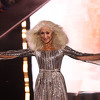 Sijeda kosa kao zaštitni znak: Helen Mirren očarala na reviji u Parizu