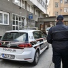 Sarajevo: Uhapšen muškarac koji je pokušao otuđiti jaknu iz prodavnice pa udario uposlenicu