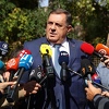 Milorad Dodik i nakon ročišta ponižavao sud, ali i strance, zasmetala mu i latinica