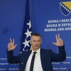 Nešić opet provocirao i dizao tri prsta, hvalio se da je dobio pristup tajnim podacima