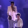 Aleksandra Prijović izvela svog sina na scenu u Zetri: Hajde da pošaljemo poljubac zajedno