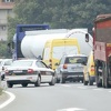 Na putu Tuzla - Sarajevo se sudarili autobus i automobil, jedna osoba povrijeđena