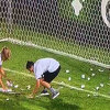 Teren San Sira će u sutrašnjem derbiju Lige prvaka biti zatrpan lažnim dolarima