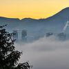 Gusta magla i hladno jutro u Sarajevu, ali vedro nebo nagovještava lijep dan