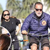 Schwarzenegger snimljen u društvu 35 godina mlađe glumice, prethodno ljubio nepoznatu ženu