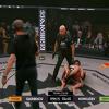 Nova bizarnost iz Rusije: Kamerman ostao u kavezu i smetao MMA borcima