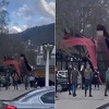 Vjetar oborio krov s hotela u Foči koji je pao na ugostiteljske objekte