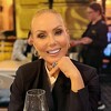 Lepa Brena se pohvalila mladolikim izgledom, istaknula vitke noge u štiklama: "Kao milion dolara si"